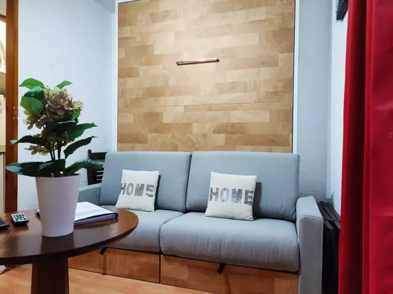Ce studio avec balcon est situé au pied des pistes du Pas de la Casa, sur la plaçeta Sant Josep. Equipé d’un lit armoire queen size et d'un lit simple, vous disposerez d'un placard à ski, et, comme tous nos meublés touristiques, est entièrement équipé. HUT2-007730